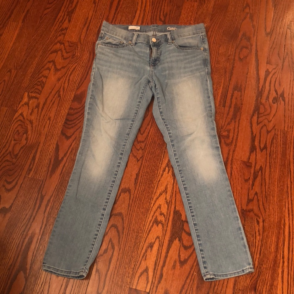 Woman’s Gap Girlfriend Jeans. Light denim